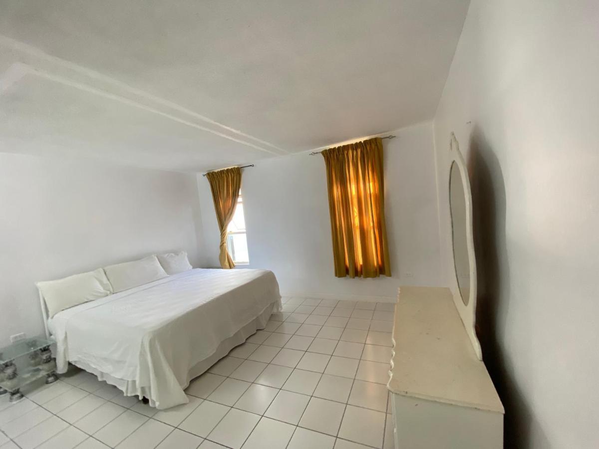 Deluxe Montego Bay Club Studio & Suites Buitenkant foto